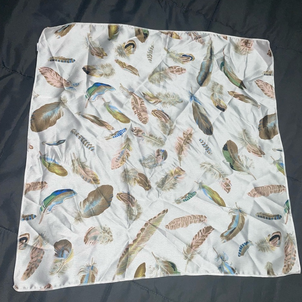 Ladies feather scarf